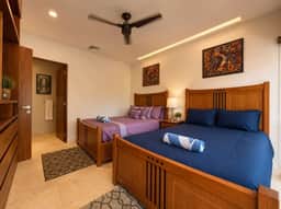 2 Bdr Best location 38 street steps to the beach