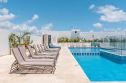 Great Location, amazing rooftop with ocean view