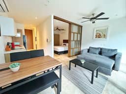 Great Location, amazing rooftop with ocean view