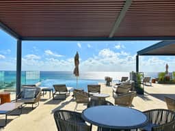 Nuevo con piscina privada a pasos del mar y 5ta
