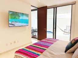 Nuevo con piscina privada a pasos del mar y 5ta