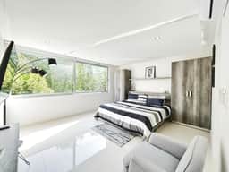 Spacious 1BD steps from 5th avenue and the beach