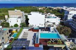 Spacious 1BD steps from 5th avenue and the beach
