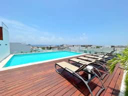 Spacious 1BD steps from 5th avenue and the beach