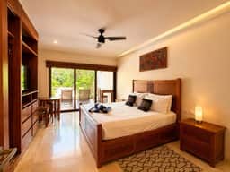 Spacious 1BR • Rooftop Pool • steps to Beach 38st