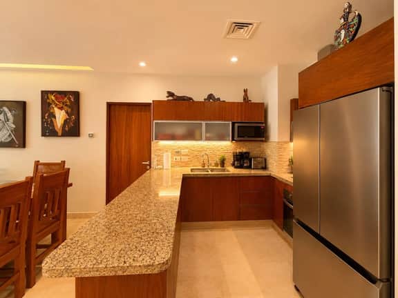 2 Bdr Best location 38 street steps to the beach