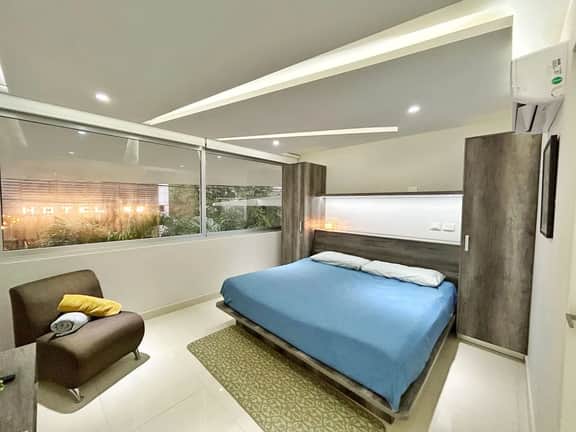 Cozy 1bd steps from 5th & beach rooftop ocean view