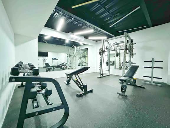 Cozy 1bd steps from 5th & beach rooftop ocean view