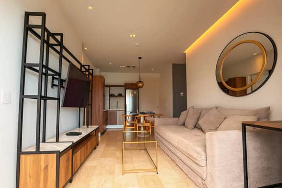 Luxury 1bd ocean view, steps from beach & 5av