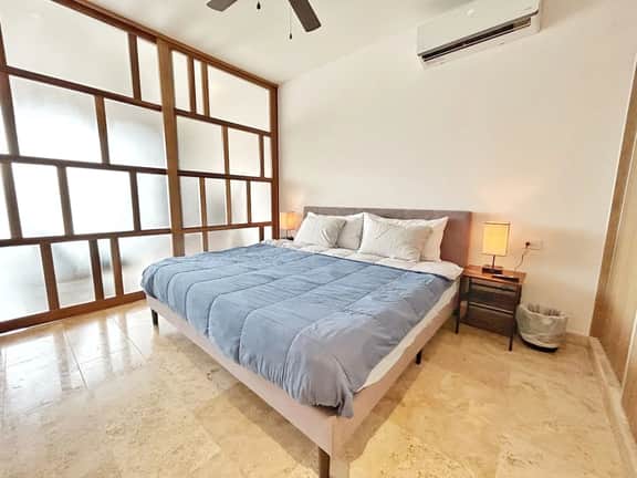 Modern 1BR • Pool + Rooftop • Prime location