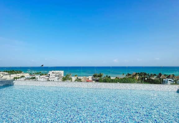 New exceptional 1BR one block to the beach