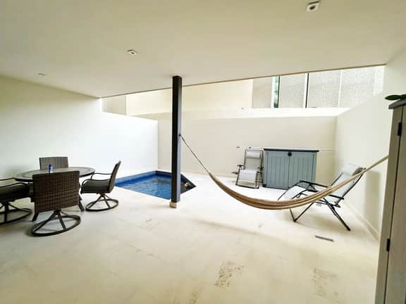 Nuevo con piscina privada a pasos del mar y 5ta