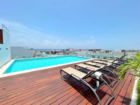 Spacious 1BD steps from 5th avenue and the beach