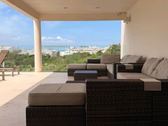 Spacious 1BR • Rooftop Pool • steps to Beach 38st