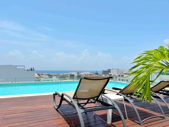 Cozy 1bd steps from 5th & beach rooftop ocean view