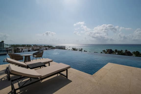Exclusive 2bd private pool 1 block from the beach