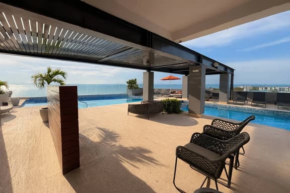 Luxury 1bd ocean view, steps from beach & 5av