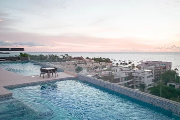 New exceptional 1BR one block to the beach