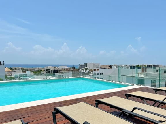 Spacious 1BD steps from 5th avenue and the beach