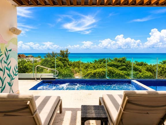 Spacious 1BR • Rooftop Pool • steps to Beach 38st