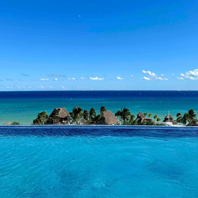 Luxury 2bd, Steps from the Ocean, Premier Location